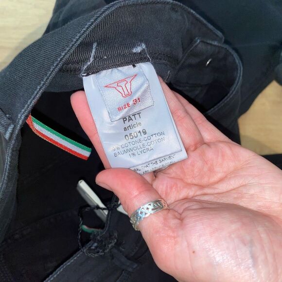 JFOUR NWT Black Straight Legged Jeans, Size 31", MSRP $130 - Picture 8 of 16